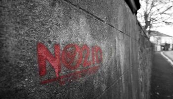 NO2ID_graffiti_in_Scotland_in_2009